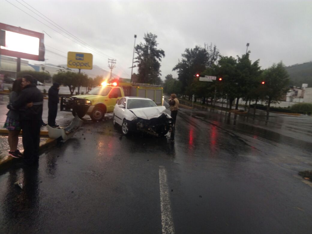 Colisión en Camelinas con Ventura Puente genera caos vial