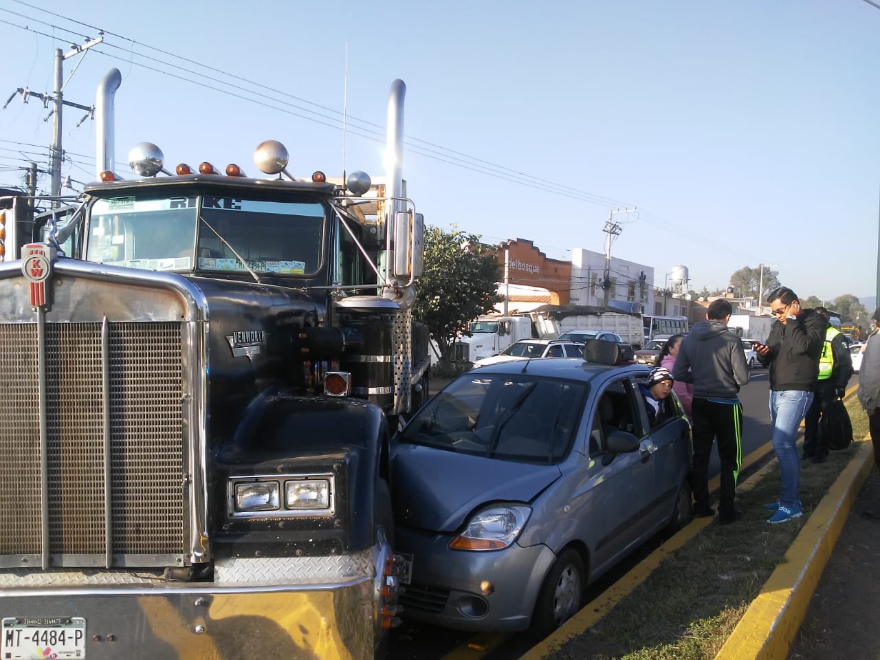 Choque en salida a Quiroga deja severa carga vial Quadratín Michoacán