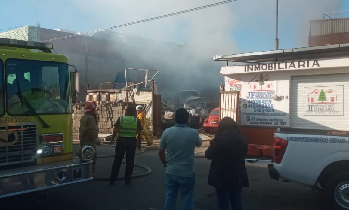 Se Incendia Recicladora En Ciudad Industrial De Morelia