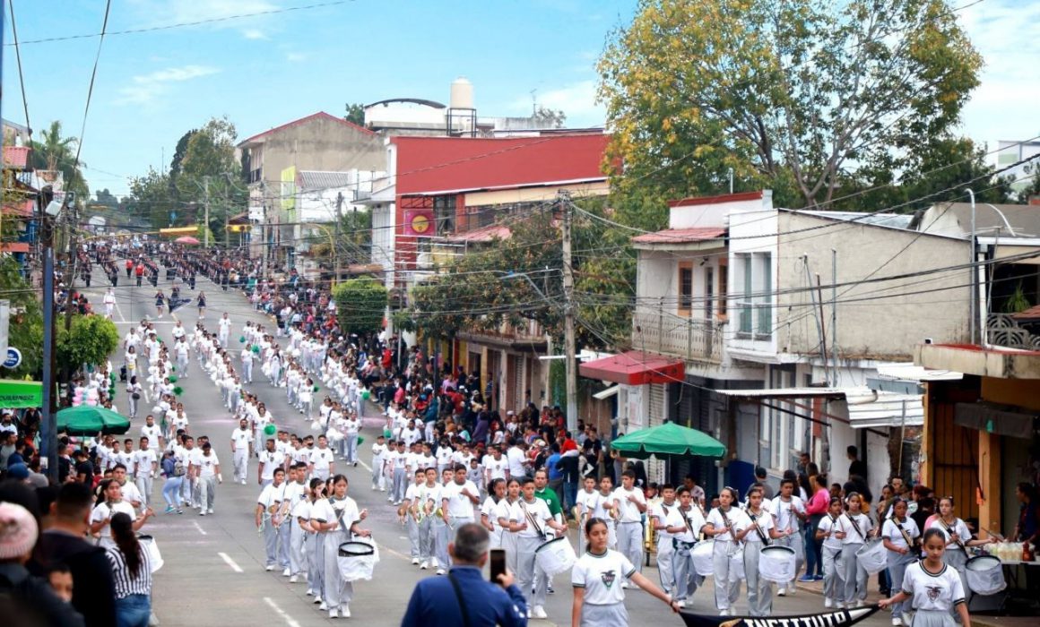 Participaron Mil Personas En Desfile En Uruapan