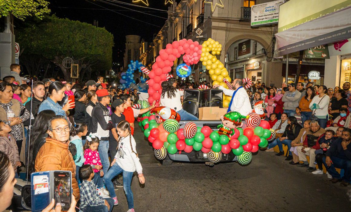 Con desfile navideño inicia Sahuayo las festividades decembrinas