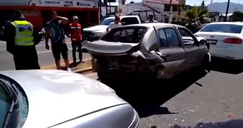 Morelia carambola en el Libramiento poniente deja daños materiales