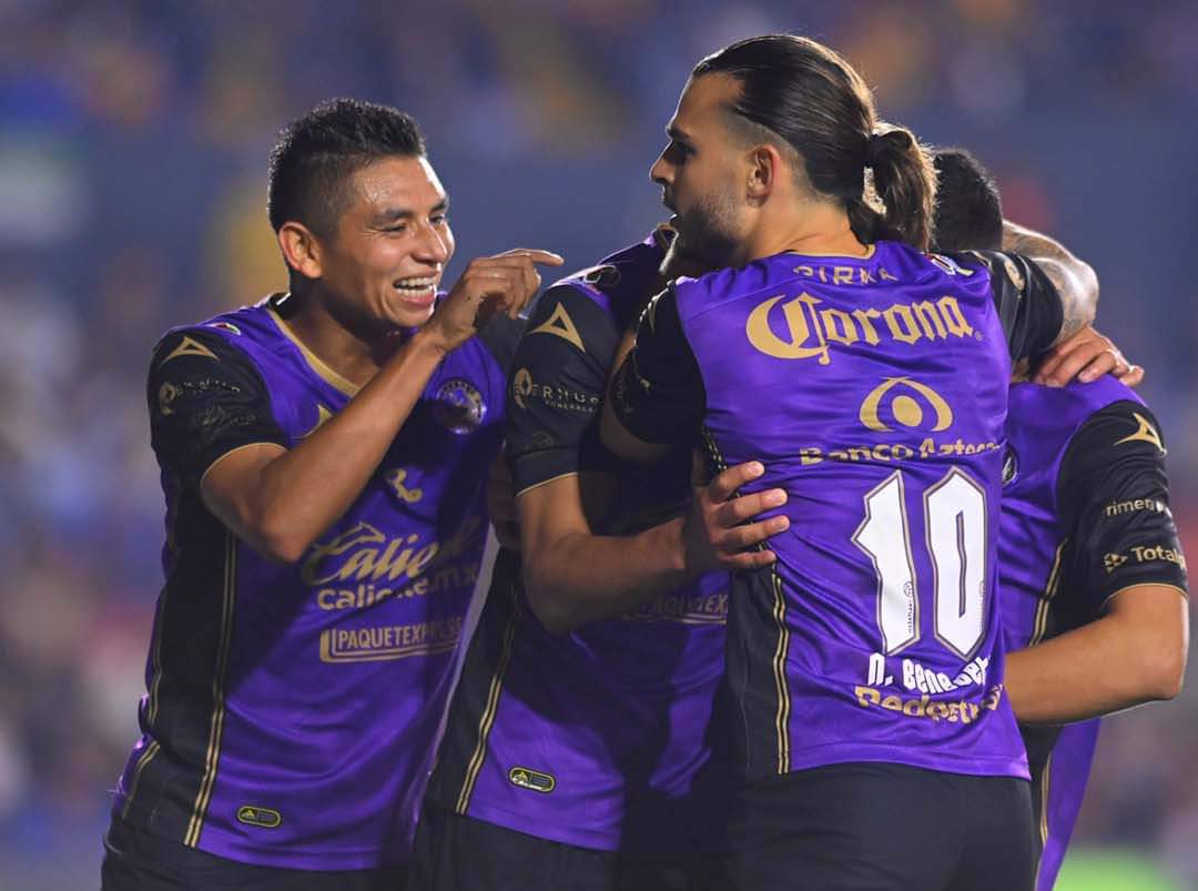 Sorprende Mazatl N A Tigres En El Volc N Quadrat N Michoac N