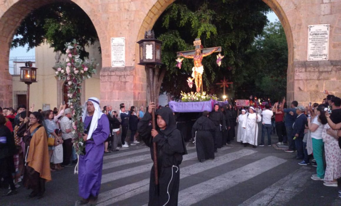 Inicia la Procesión del Silencio con 60 mil espectadores en Morelia