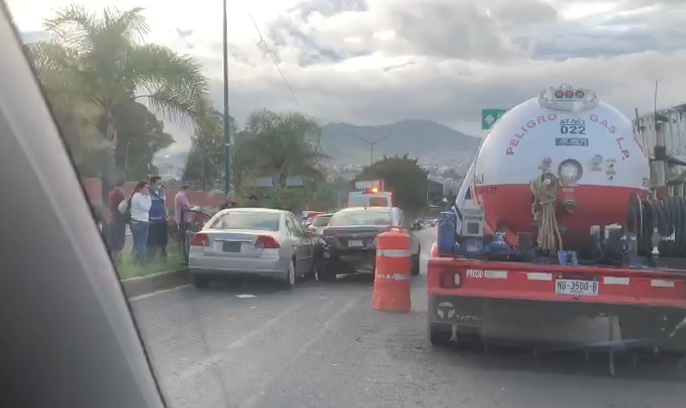 Morelia choque por alcance deja daños materiales en el Libramiento