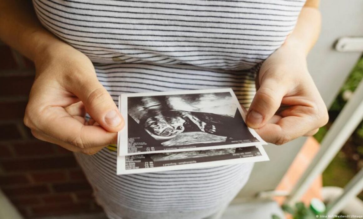 Increíble Mujer nació con 2 úteros y se embaraza en los 2 en EU