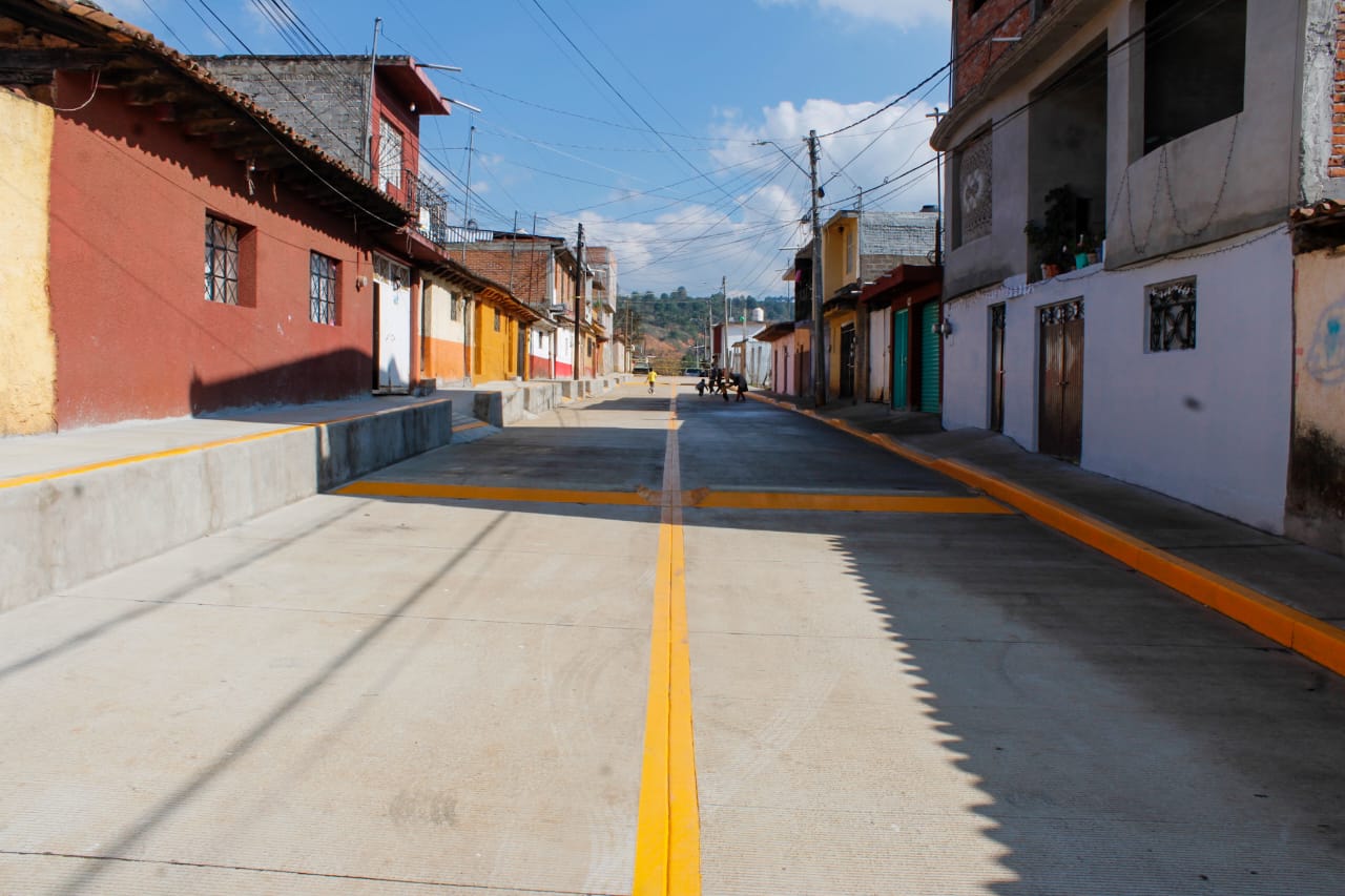 Entrega Gobierno De P Tzcuaro Calle Pavimentada En La Loma Quadrat N