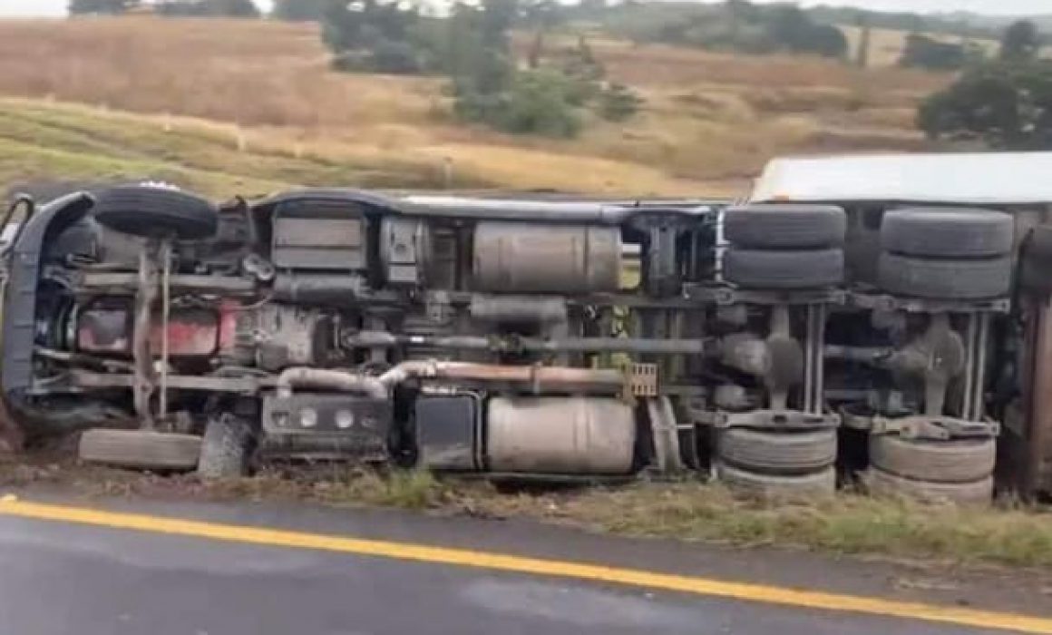 Vuelca tráiler en la Autopista de Occidente no hay heridos Quadratín