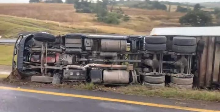 Vuelca Tr Iler En La Autopista De Occidente No Hay Heridos Quadrat N