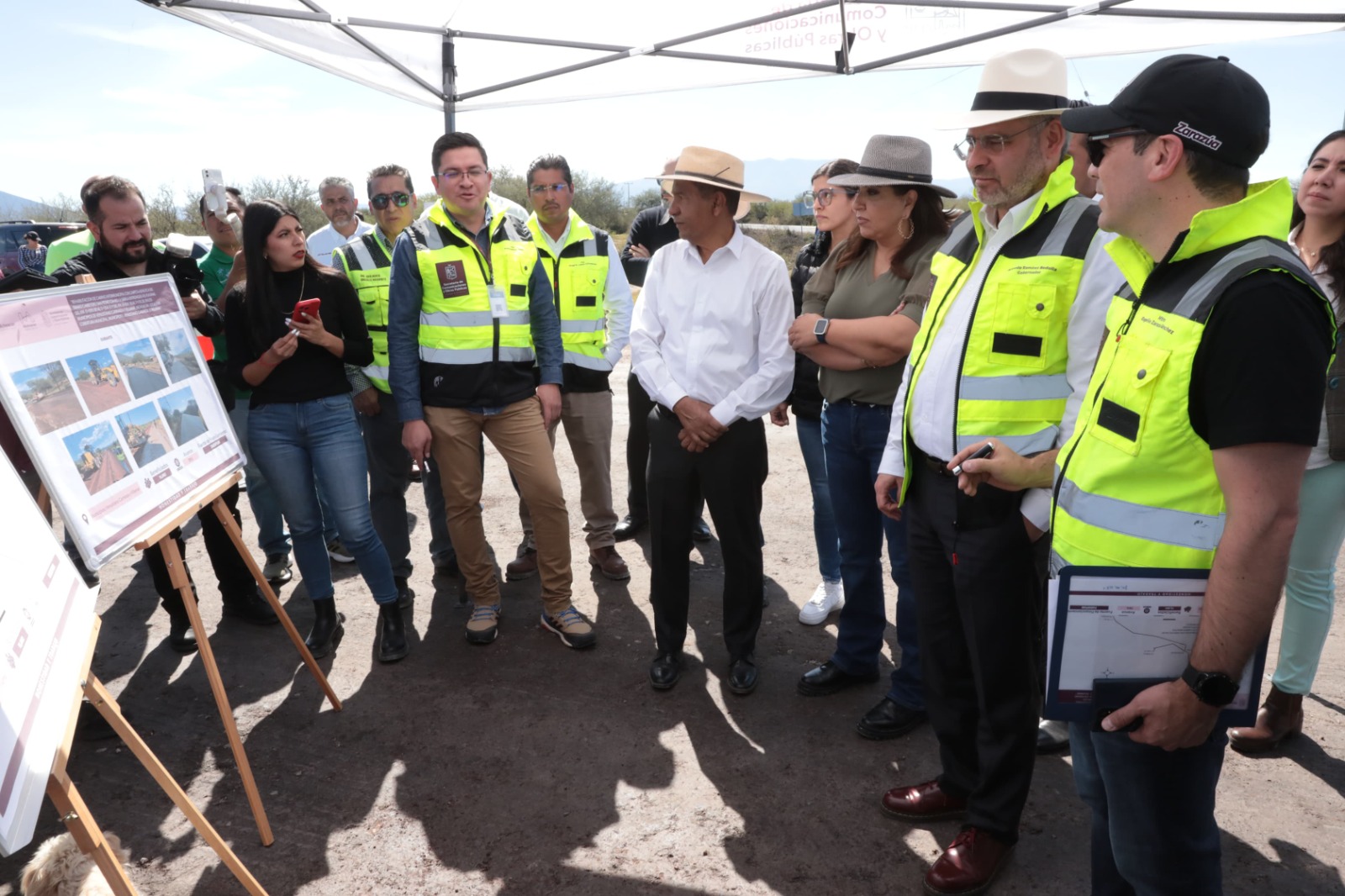 Supervisa Ramírez Bedolla obra en carretera de la región Ciénega