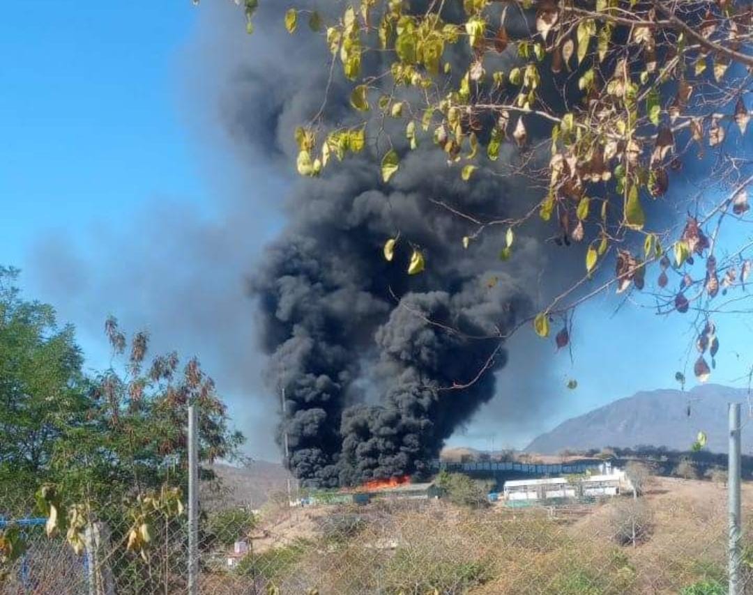 Se incendia cuartel de la GN en Tiquicheo Quadratín Michoacán