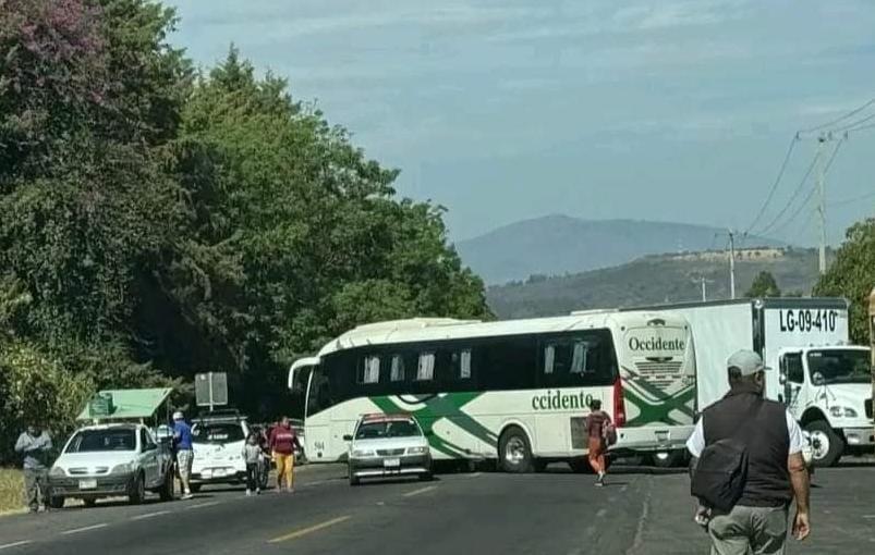 Bloquean Pobladores De La Meseta Pur Pecha La Uruapan Zamora