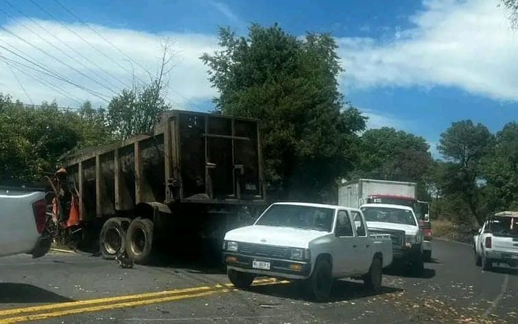 Choque deja un muerto en la Uruapan Carapan Quadratín Michoacán