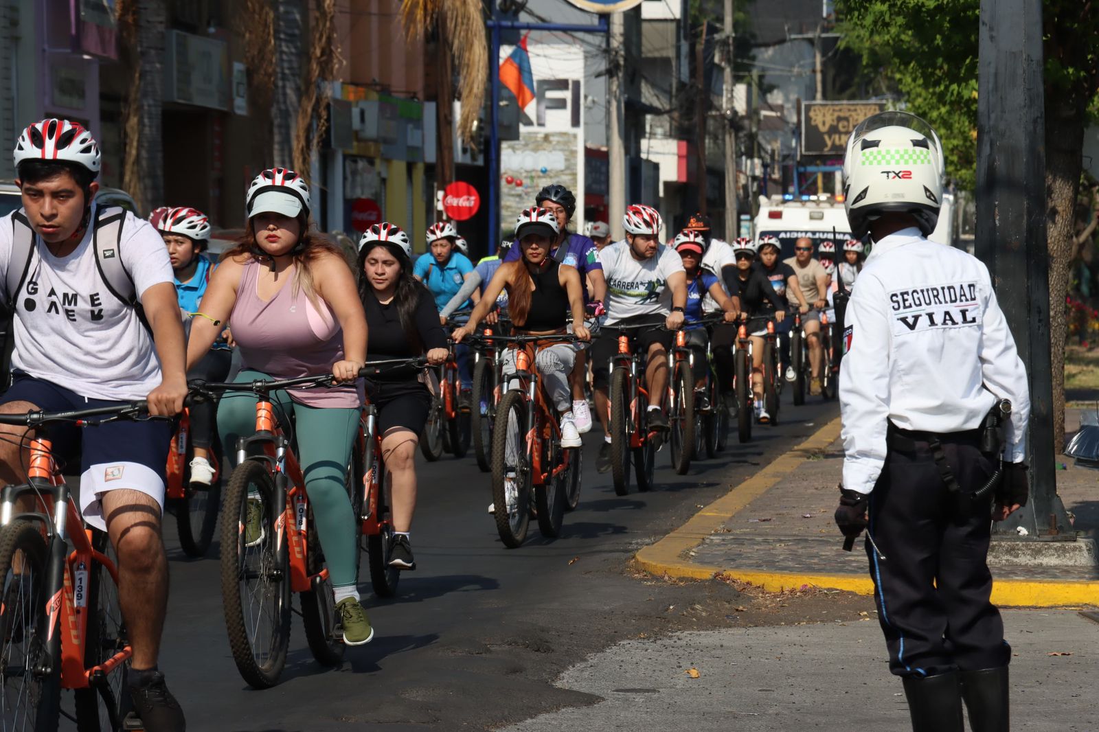 Participan Ciclistas En Rodando La Bici Con Tu Guardia Civil