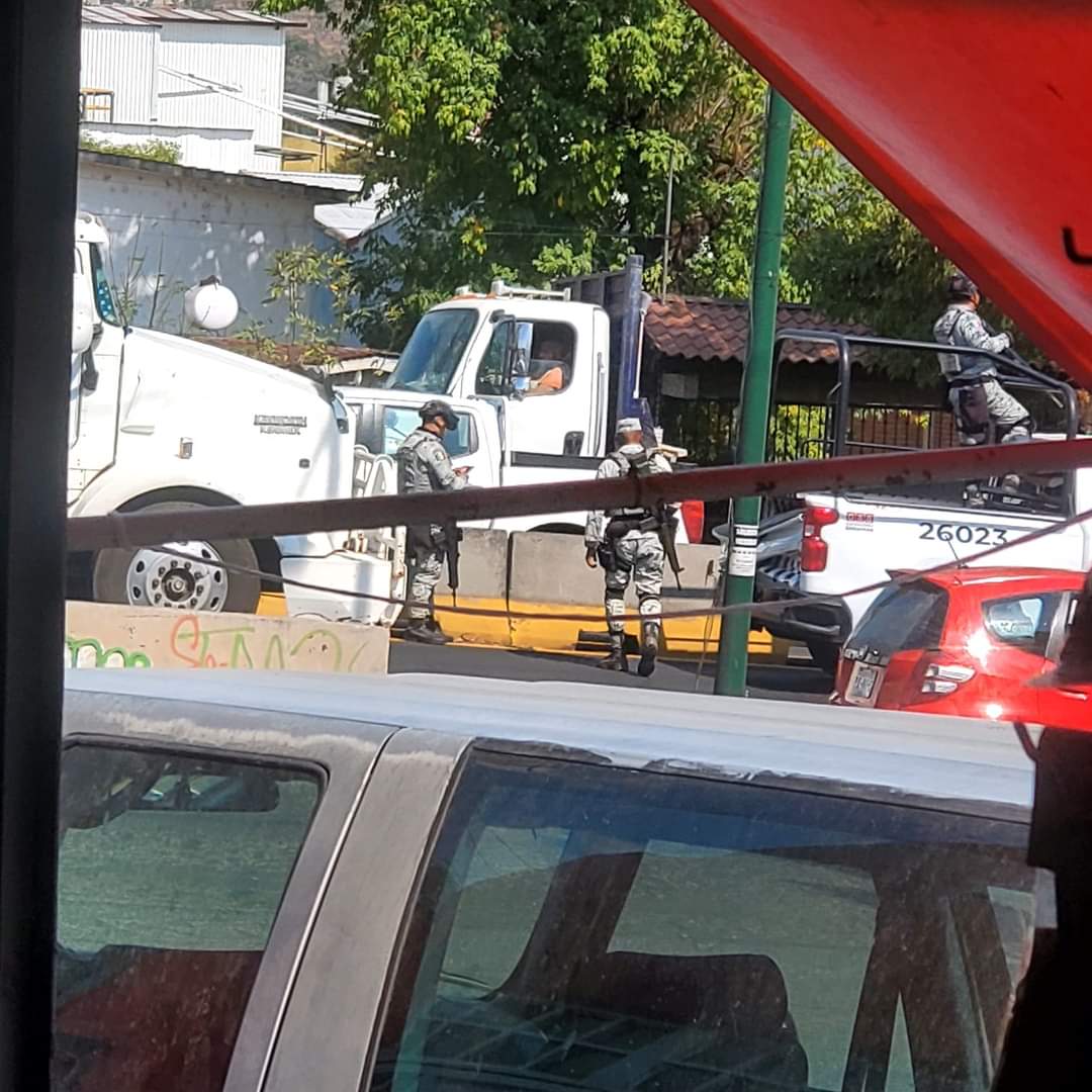 Tr Iler Choca A Patrulla De La Gn En La Salida A P Tzcuaro Quadrat N