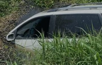 Morelia cae mujer con su camioneta a río en salida a Quiroga