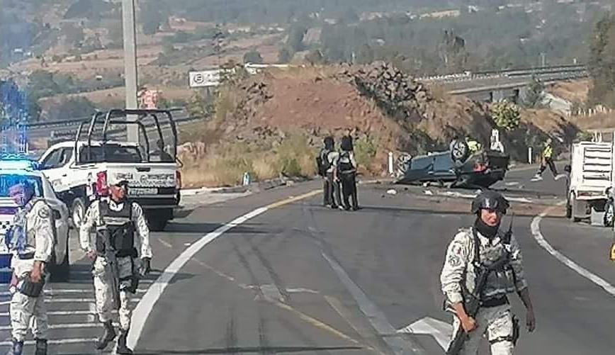 Un lesionado deja volcadura en Siglo 21 a la altura de Pátzcuaro