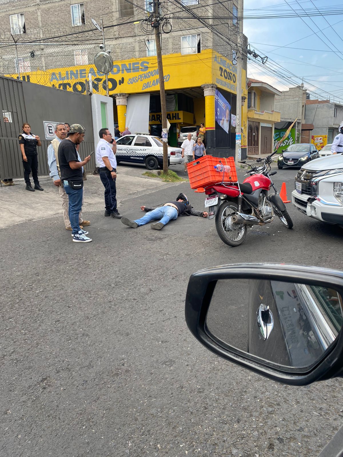 Choque En La Avenida Quinceo Deja A Un Motociclista Lesionado