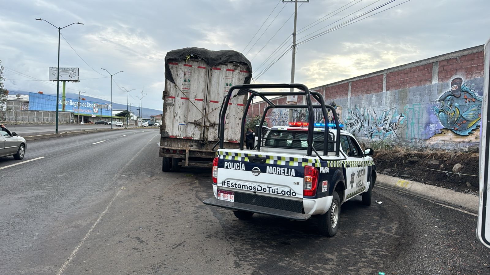 Da Os Materiales Deja Choque De Cami N Con Auto En Salida A Quiroga