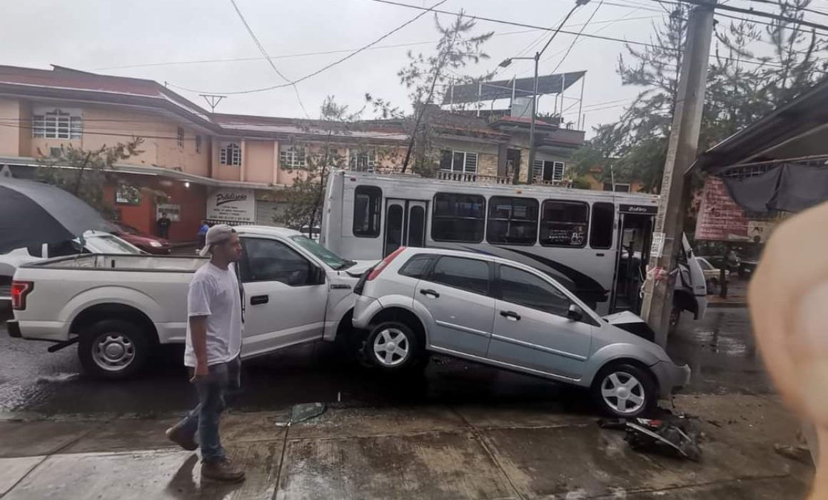 Choque por alcance en Uruapan deja a una mujer herida Quadratín Michoacán