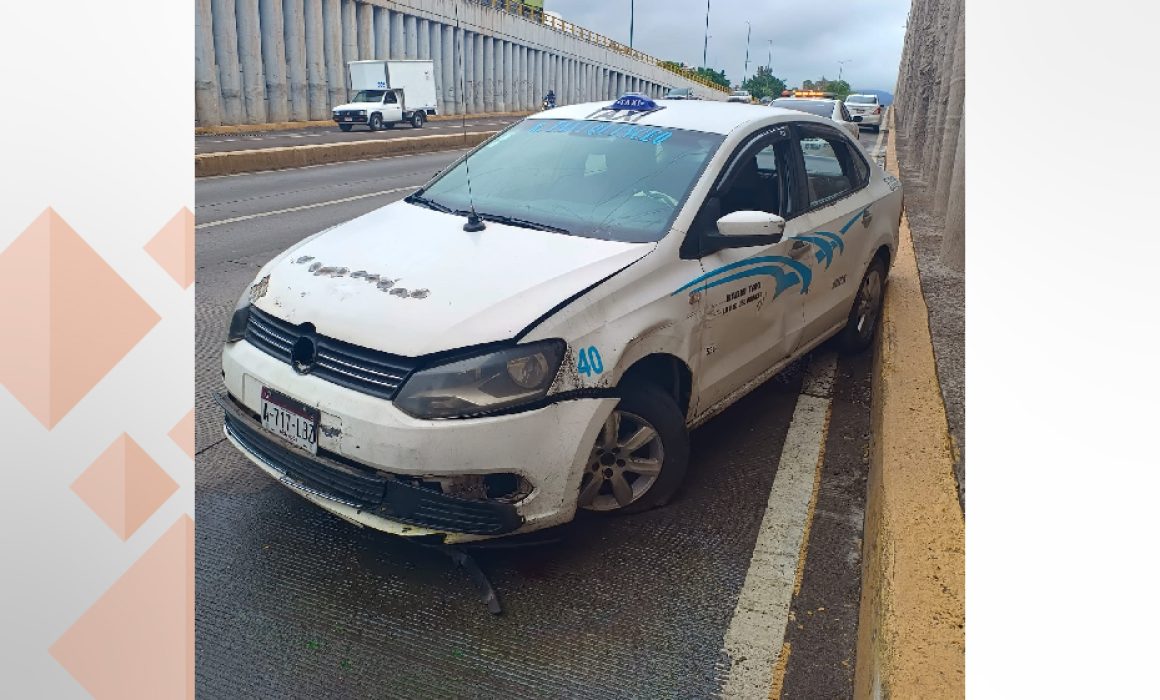 Derrapa Taxista Y Choca En Bajopuente De La Salida A Charo Morelia