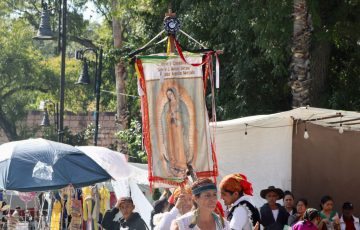 Ofrecen Danzantes Mexicas Ritual A La Virgen De Guadalupe En Morelia