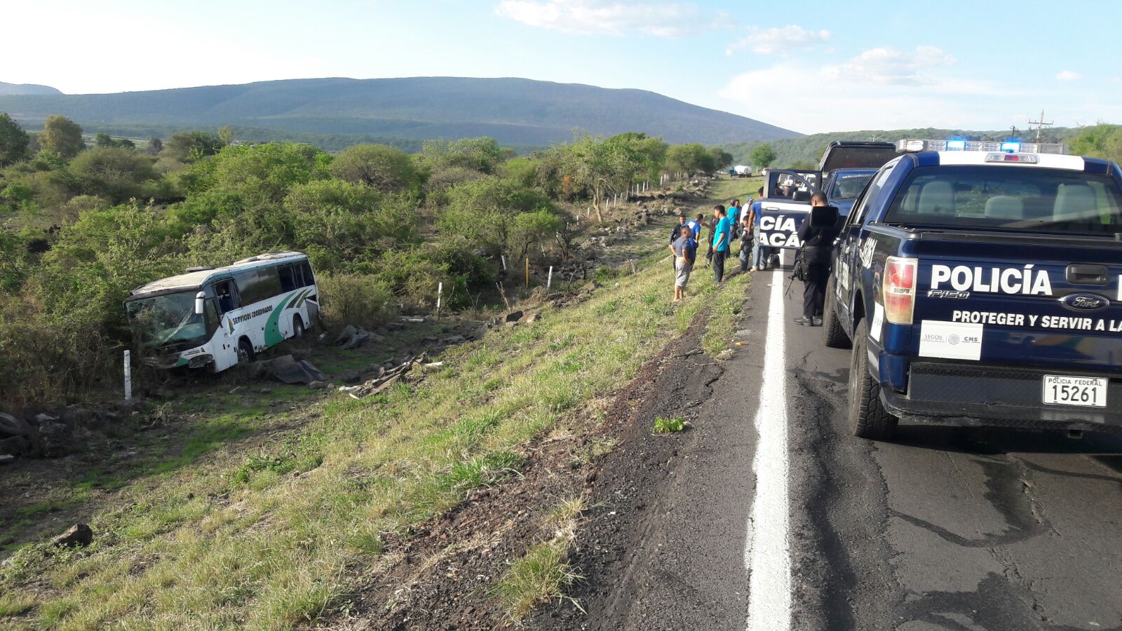 Accidente De Suburbano En Zamora Deja 5 Lesionados Entre Ellos Un Bebé