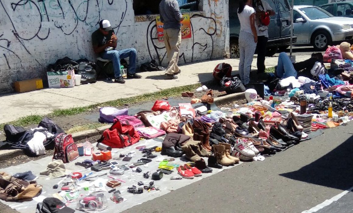 Tianguis de la Pedregal, entre segunda mano y comida de dudosa higiene