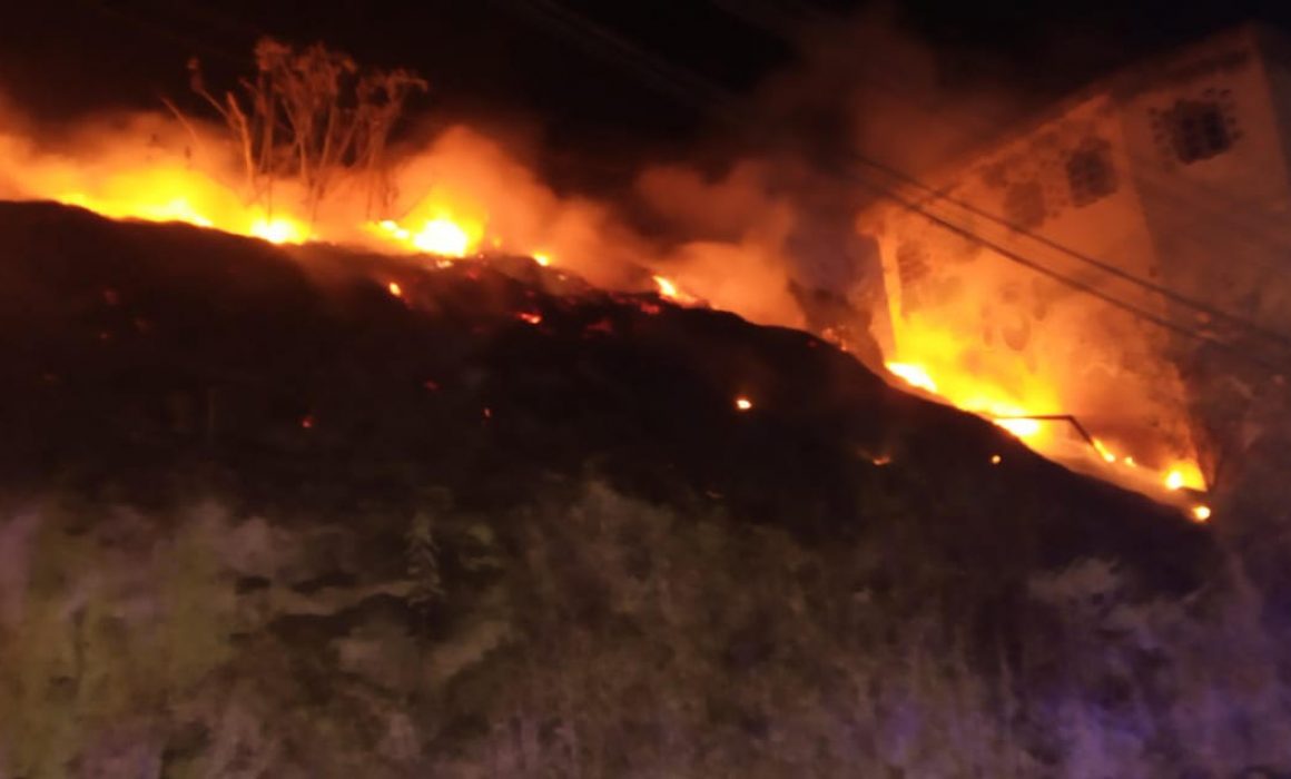 Reportan Incendio De Pastizales Cerca De La Central De Abastos, Morelia