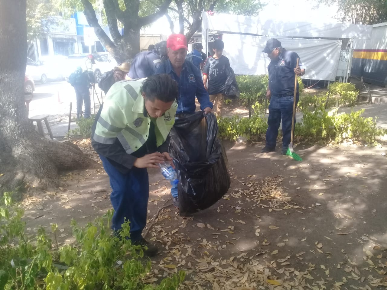 Trabajan En Retiro De Basura En Inmediaciones Del Civil