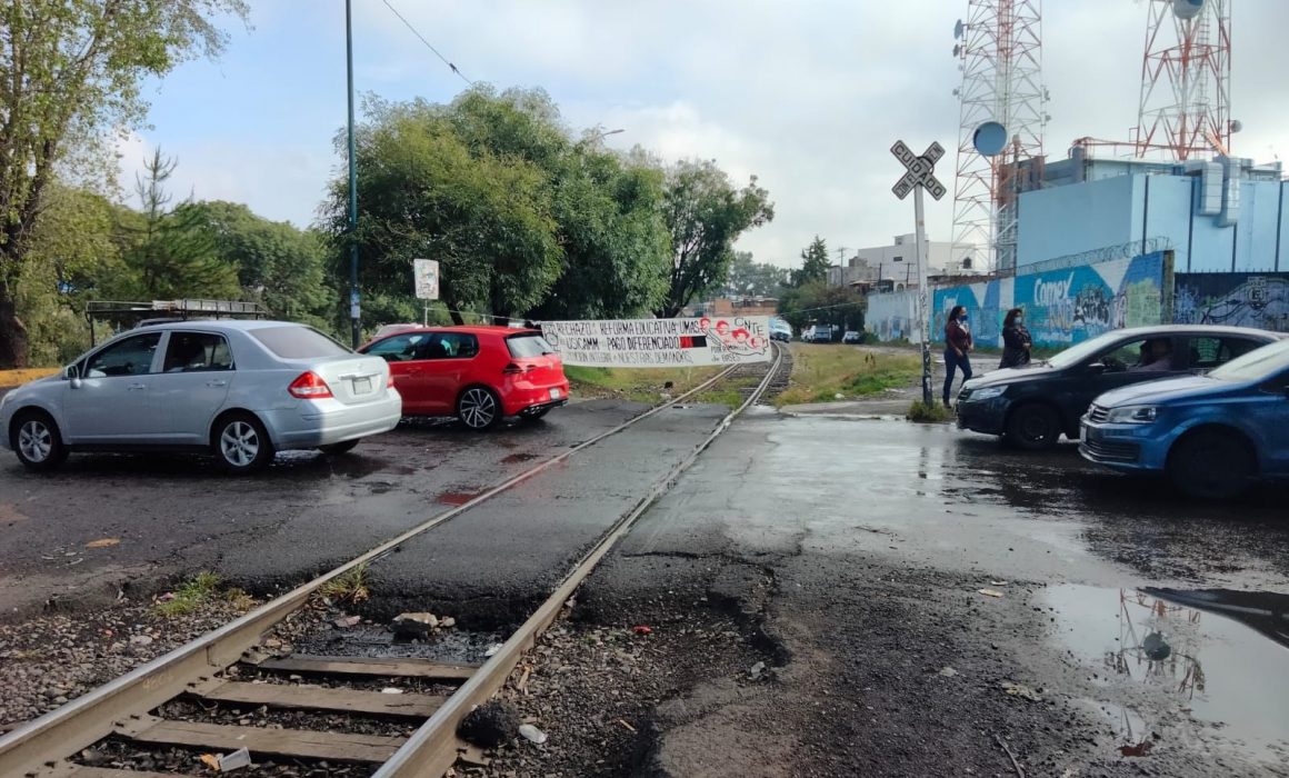 Encuentran cuerpo con disparo en la cabeza en vías del tren, en Morelia