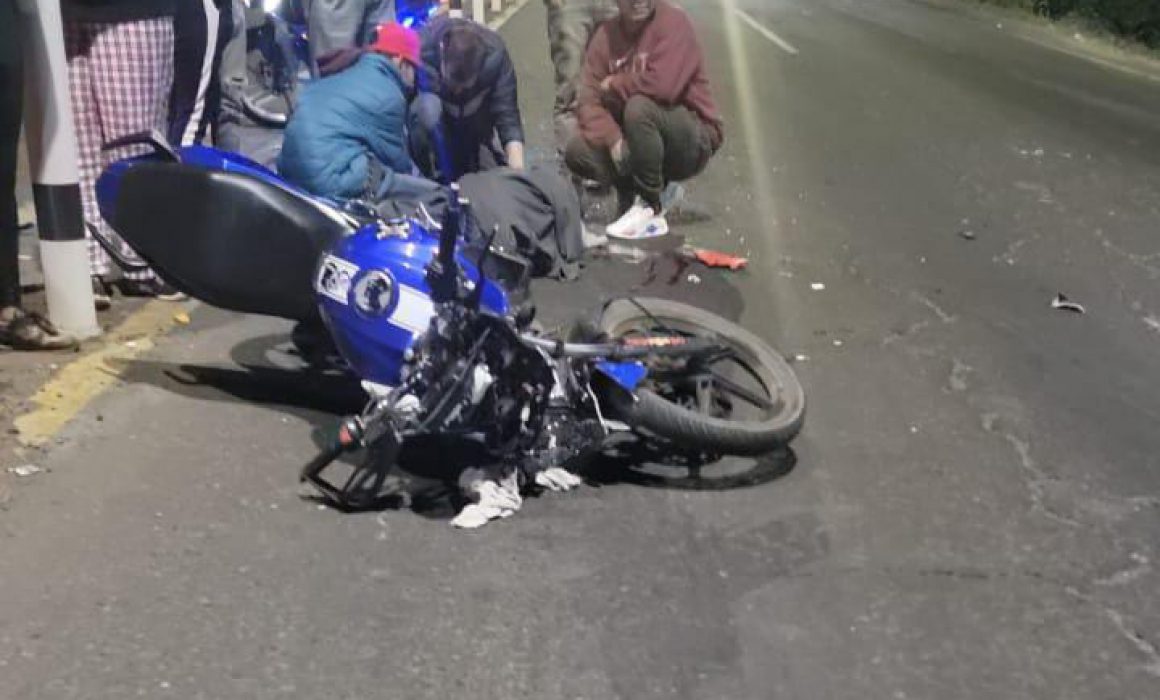 Auto Embiste A Motociclista Se Debate Entre La Vida Y La Muerte