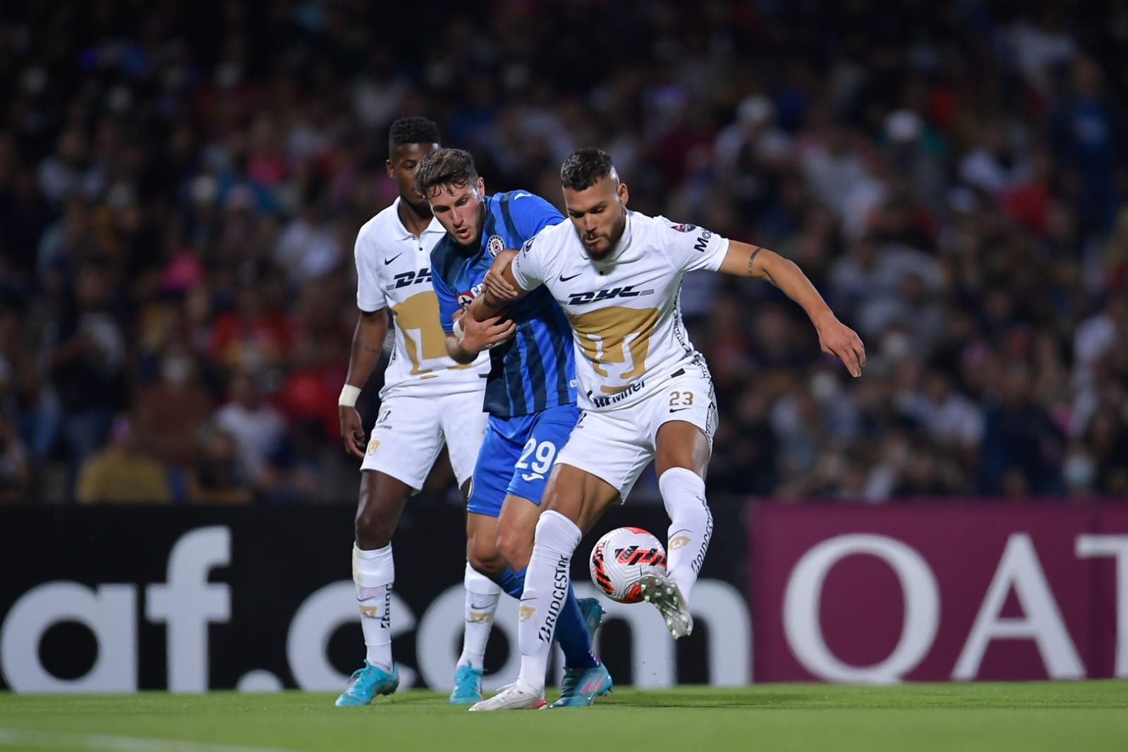 Se Enfrentan Cruz Azul Y Pumas Por El Boleto A La Final De Concachampions