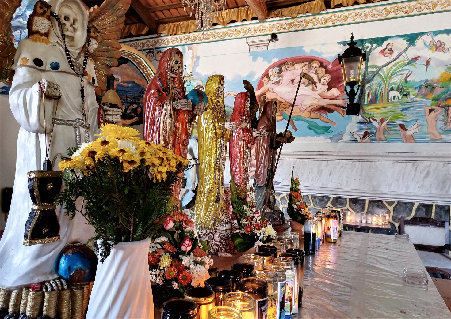 Mucha vida con la Santa Muerte