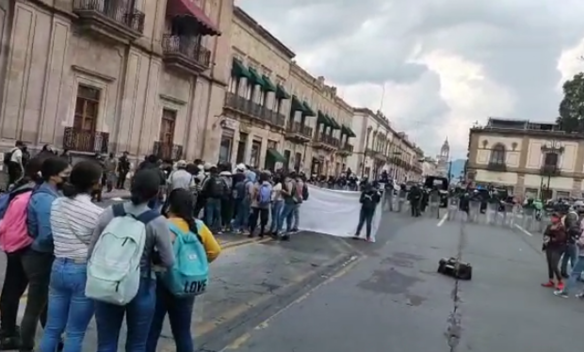 Mantienen Normalistas Bloqueo Frente A Palacio De Gobierno 6551