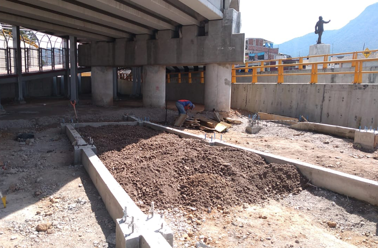 Construye SCOP puente peatonal sobre la avenida Revolución, en Zitácuaro