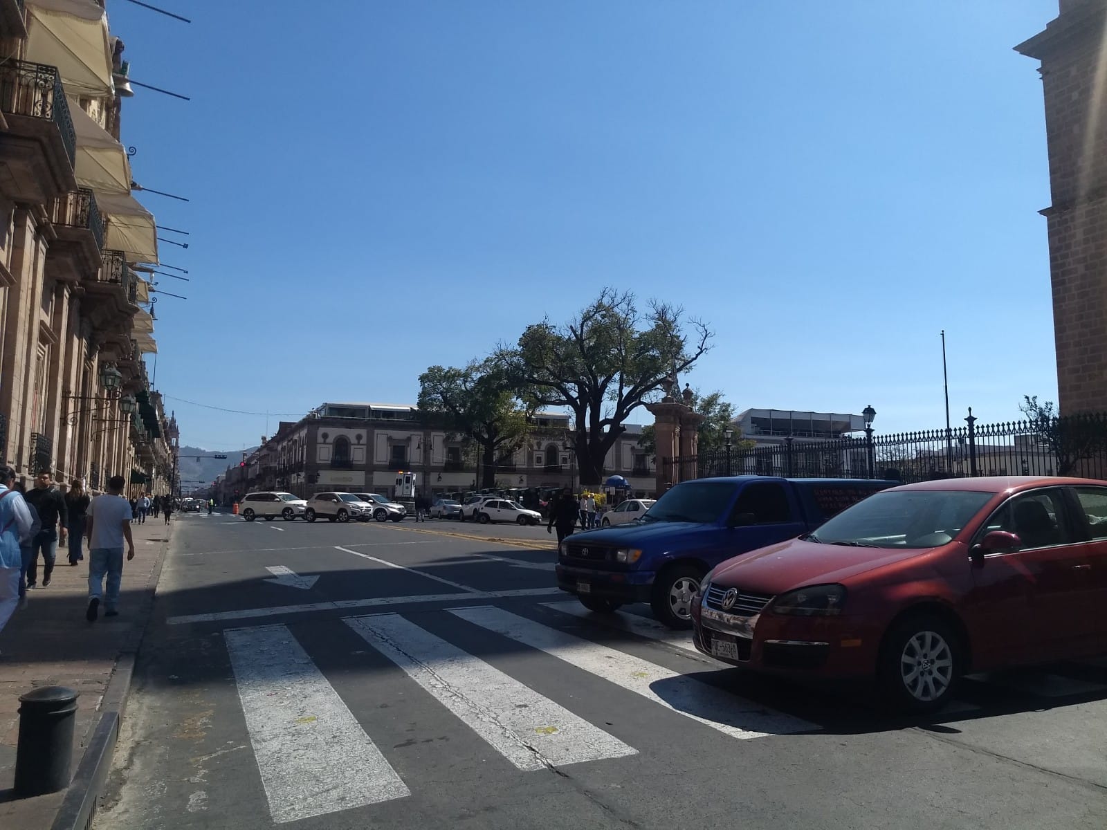 Bloquean Avenida Madero En Demanda De Maestros En Ciudad Hidalgo ...