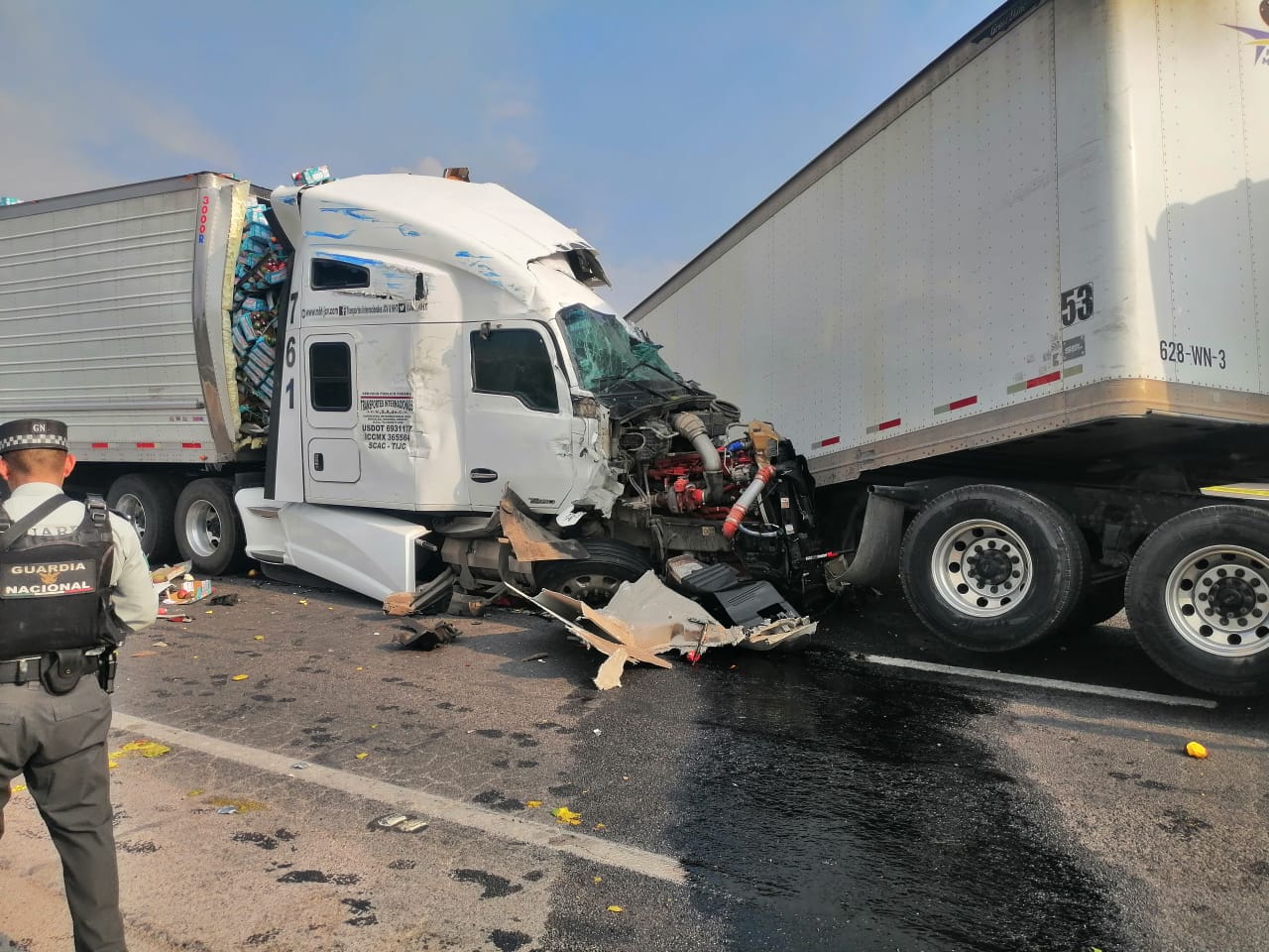 Choque Frontal De Auto Y Tráiler Deja 3 Muertos En La Morelia ...