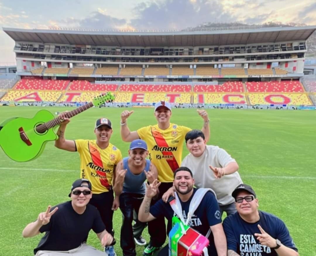 Visita Grupo Firme el Estadio Morelos