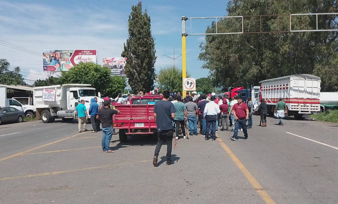 Bloquean Transportistas 3 Accesos A Uruapan; Denuncian Presuntos Abusos ...