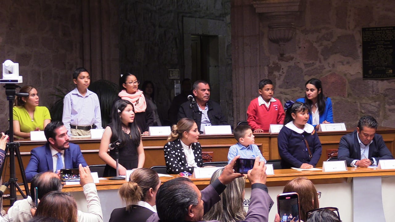 Rinden Protesta Integrantes Del Cabildo Infantil 2023 - Quadratín Michoacán