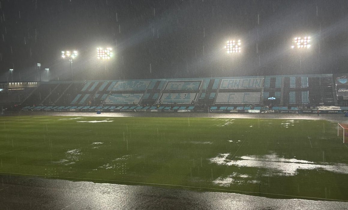 Suspendido momentáneamente por lluvia el Cancún-Mineros