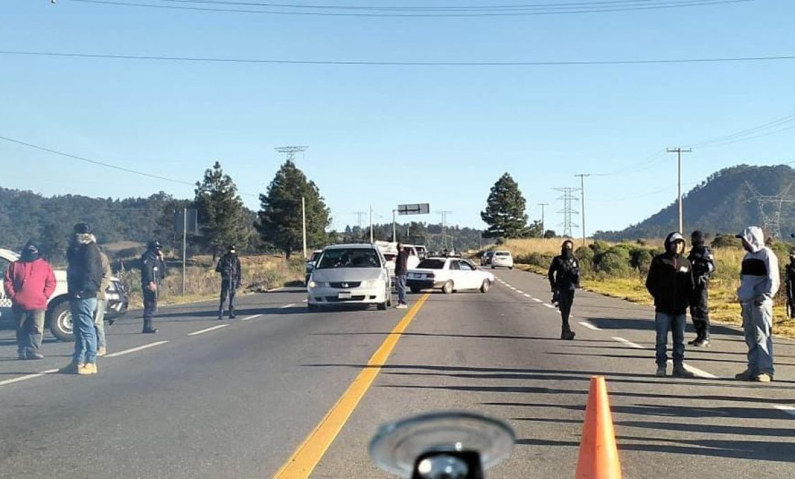 Bloquean La Charapan Playa Azul Por Desaparición De 2 Comuneros De Cherán Quadratín Michoacán