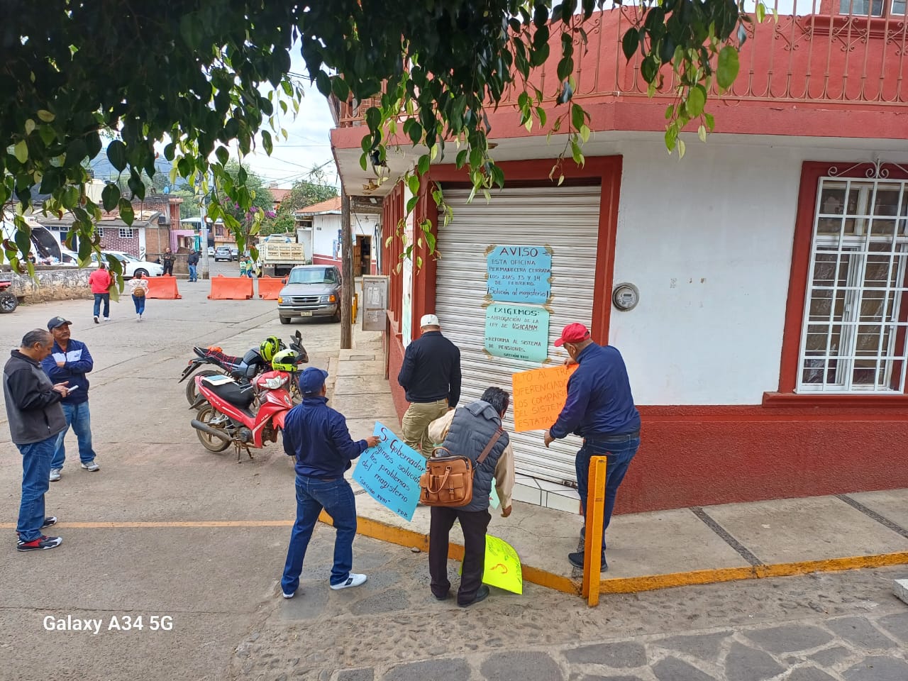 Toma CNTE Poder De Base Oficinas De Rentas En Michoacán