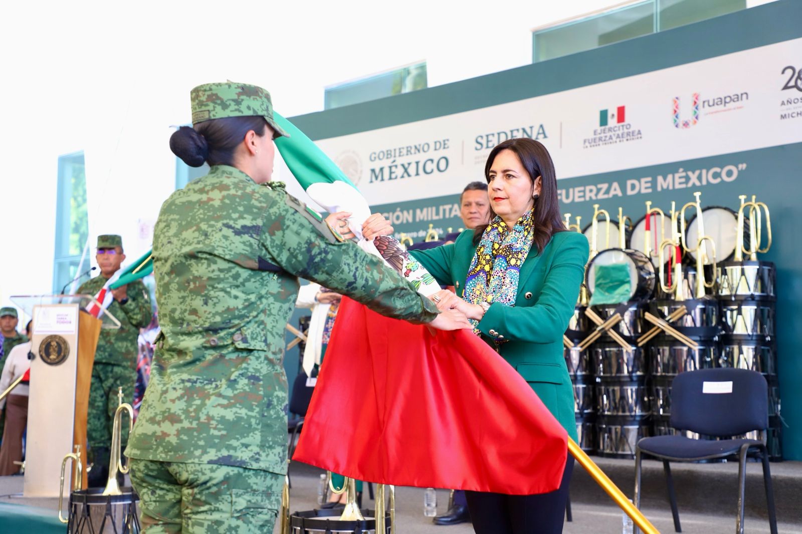 refrenda-see-valores-c-vicos-en-escuelas-con-entrega-de-bandas-de-guerra