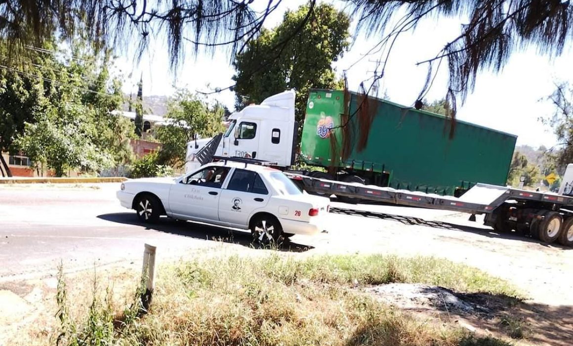 Bloquean Comuneros De Chilchota La Carapan-Zamora - Quadratín Michoacán