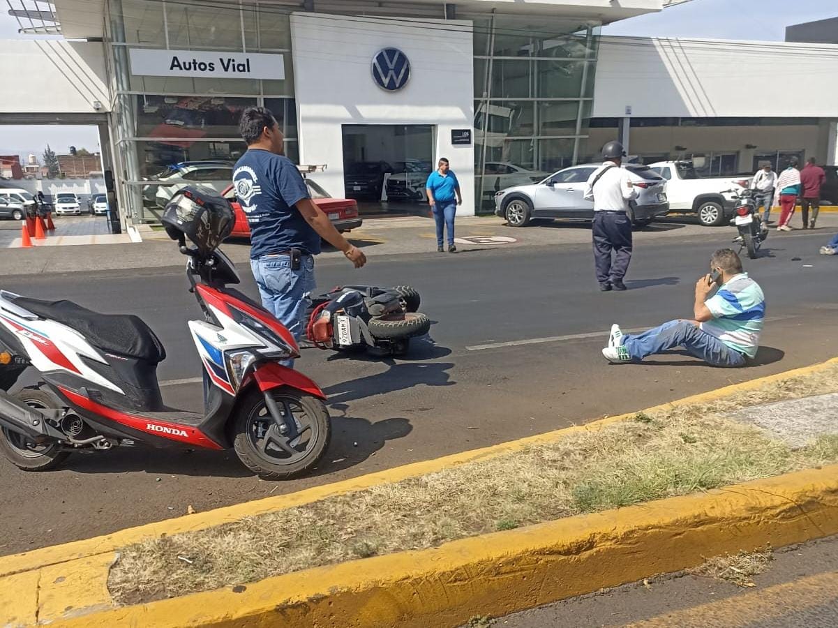 Choque De Motos Deja 2 Personas Heridas En Uruapan - Quadratín Michoacán