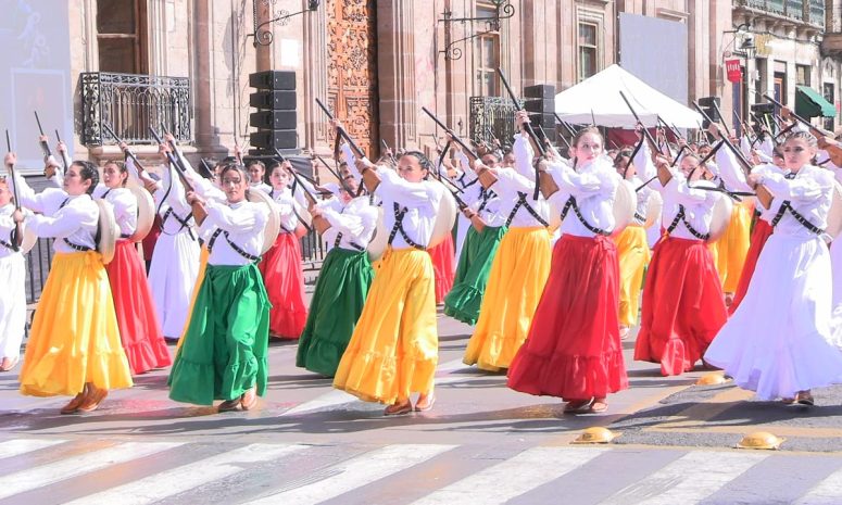 Sin incidentes, culmina desfile deportivo en Morelia