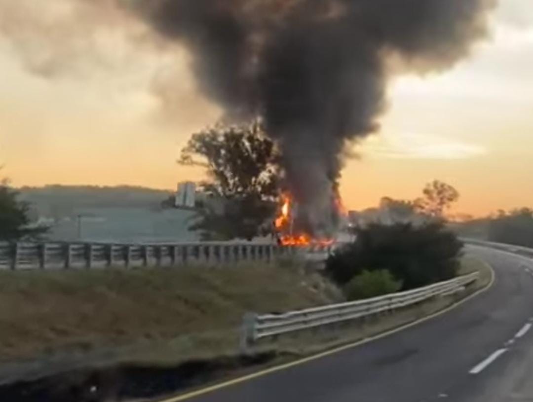 Se Incendia Tráiler De Doble Remolque En La Morelia-Maravatío ...