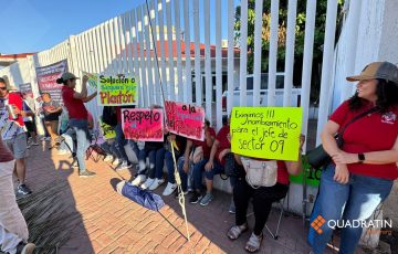 Toman Finanzas y bloquean en Zihuatanejo por demandas de maestros